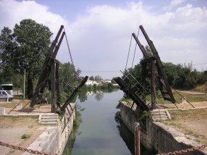ゴッホではあるけど、「アルルの跳ね橋」