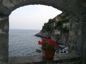 ヒッチコックの「宝石泥棒」にもこんなアングルあったなあ<p>