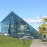 ガラスのピラミッド